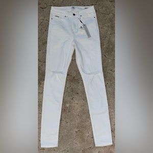 White Calvin Klein high rise jeggings size 27 never worn 30” inseam